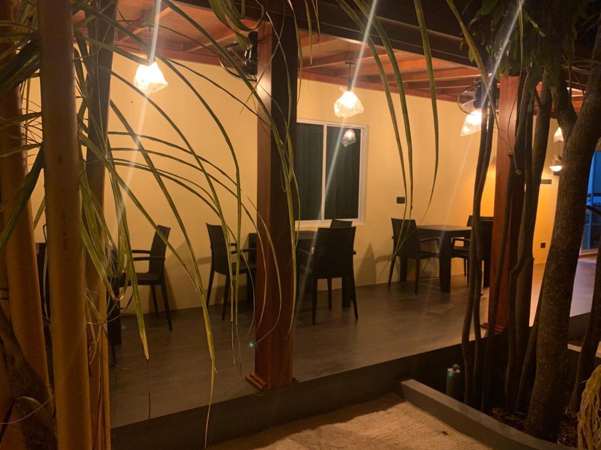 Sky View By Relax Tours Hotel Dhangethi Bagian luar foto